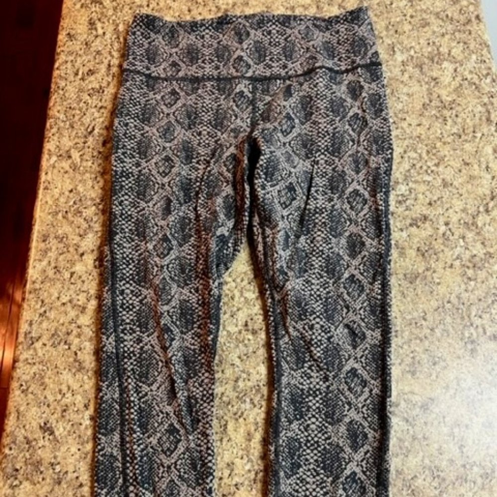 Athleta Ultimate 7/8 Tight Snake print  Snakeskin